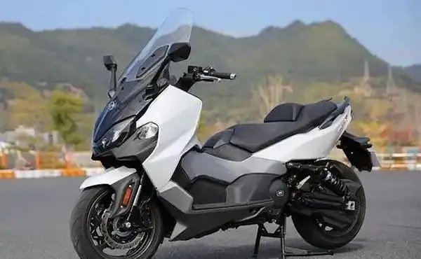 十款适合摩旅的踏板车推荐，长途摩旅必备神器