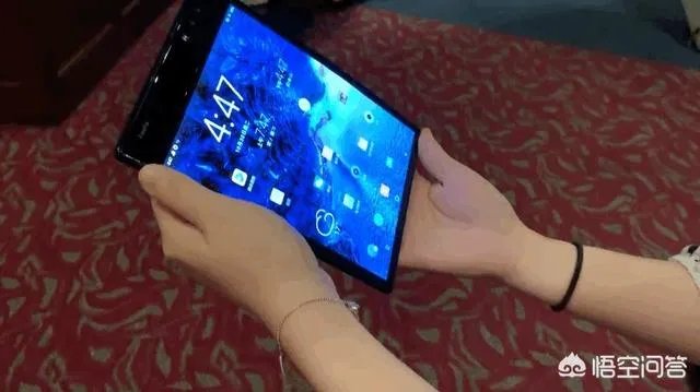 如何评价华为折叠屏手机Mate X?