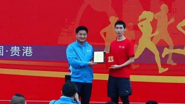 武大靖贵港马拉松第一名是谁？