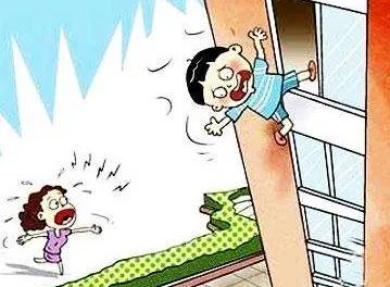 幼童坠落阳台频发警示了什么？