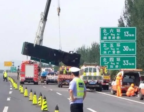 京承高速货车相撞情况如何？
