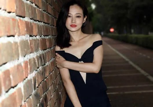 谭卓八卦资料及照片 演员谭卓结婚了吗老公是谁?