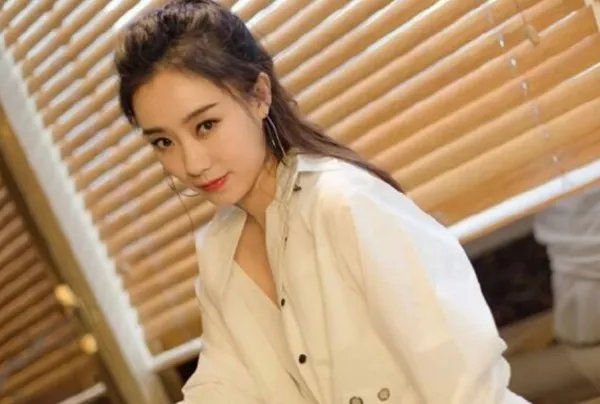 制片人否认张小斐耍大牌，造谣者此举的目的是什么？