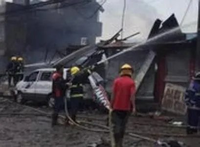 点烟花引燃爆竹店是怎么回事？