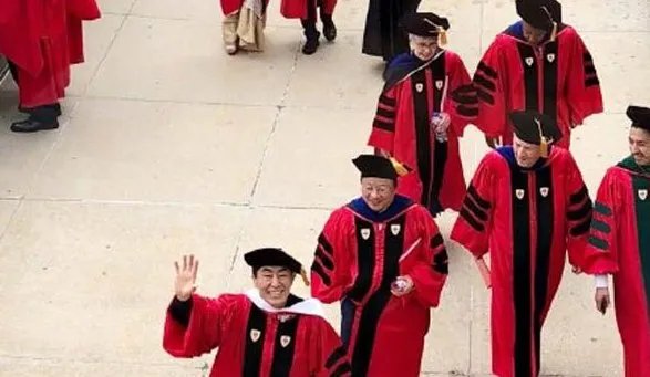 张艺谋获博士学位是哪所大学的？