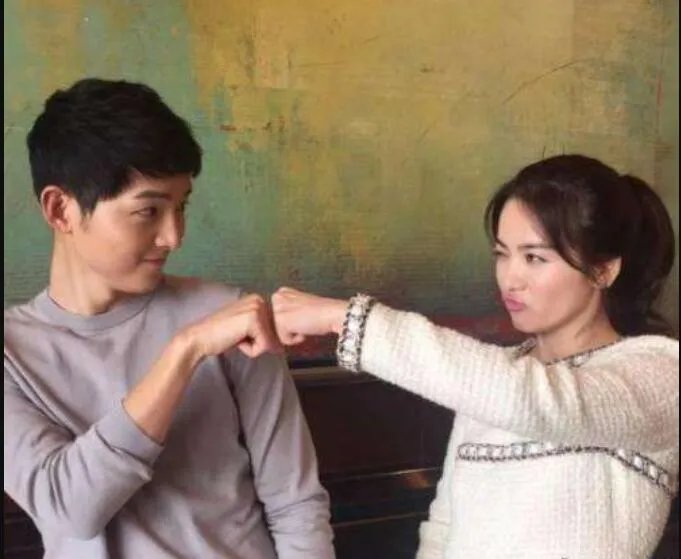 宋仲基宋慧乔家暴婚变是谣言 他俩上过快乐大本营吗