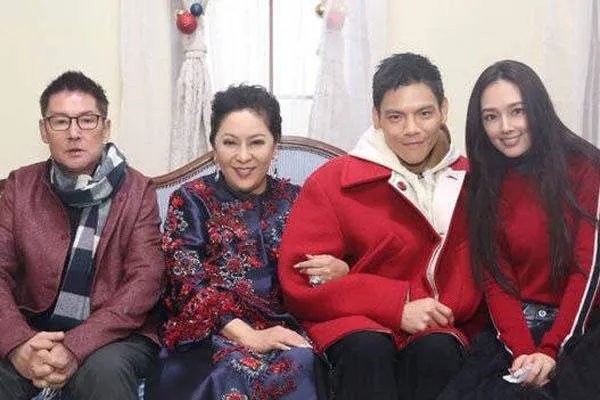 郭碧婷婚礼戴古董王冠，野人向佐和懒人郭碧婷是怎么做到和谐共处的？