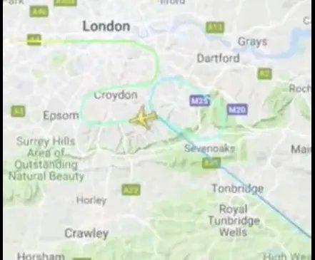 飞机上掉落一人是怎么回事 这个人为什么会从飞机上掉落