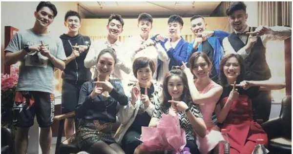 郑恺晒同学聚会曾经老同学现在是什么？