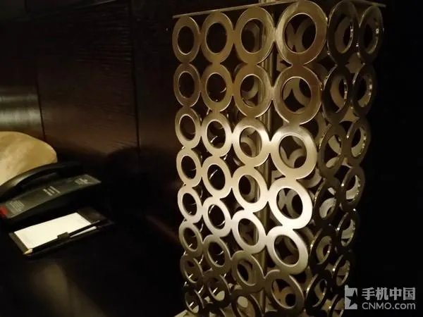 坚果Pro2体验评测：硬件终于追上了设计