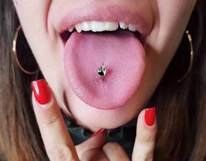 女的打舌钉是什么意思 到底是干什么用的