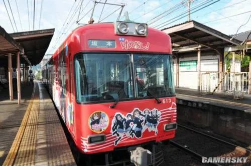 变态到极点 日本怪人猥琐“侵犯”火车上的小萝莉