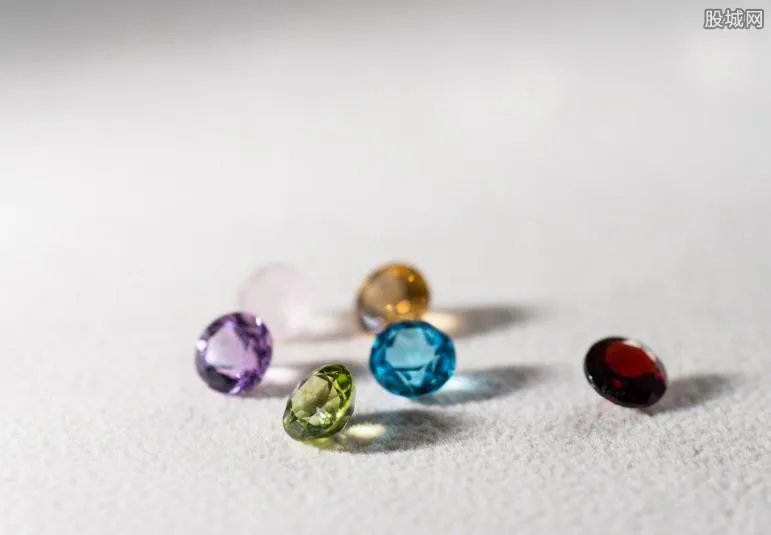 富商送女儿蓝钻 出价3亿元创珠宝拍价新高