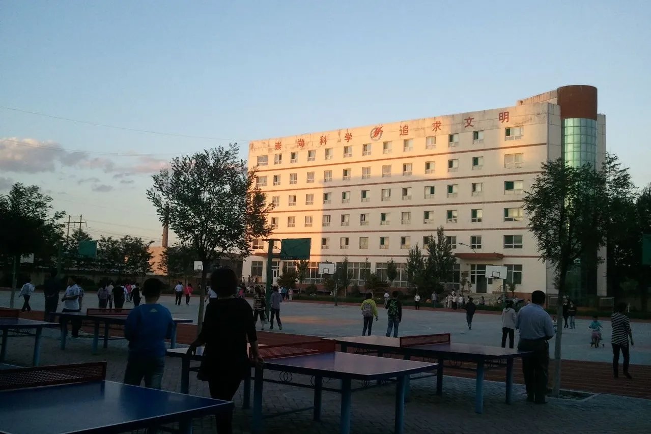 教师提离职被索赔42万，校方的索赔数额合理吗？