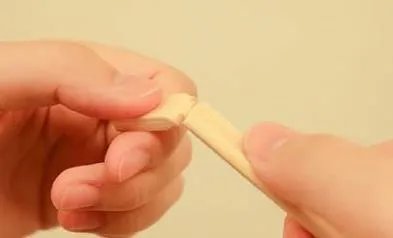 一次性筷子尾部99%人都用错了：一次性筷子打开方式