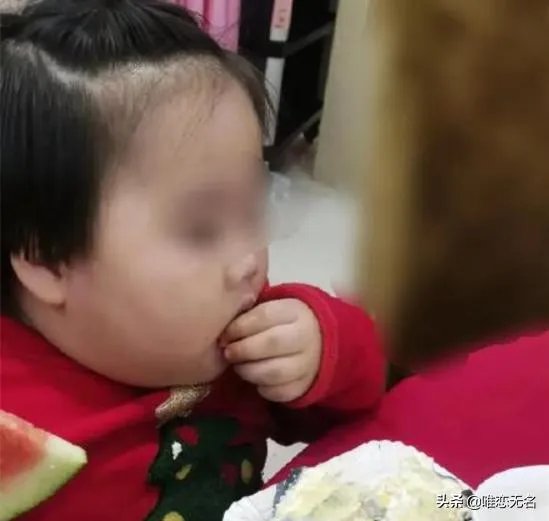 把三岁女孩喂到70斤的家长是什么心理?