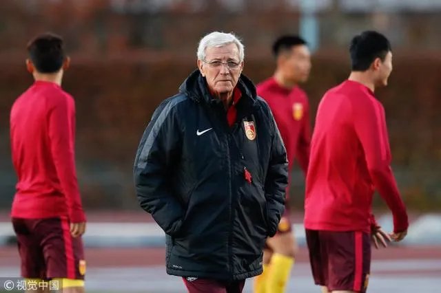 东亚杯国足1比2日本，本场国足的表现暴露出哪些问题？