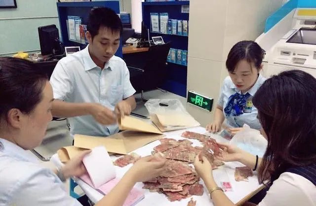 10万现金被水泡发挽回多少？