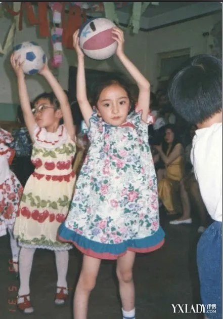 杨幂刘恺威小时候图片曝光网友说你俩不是一个年代的