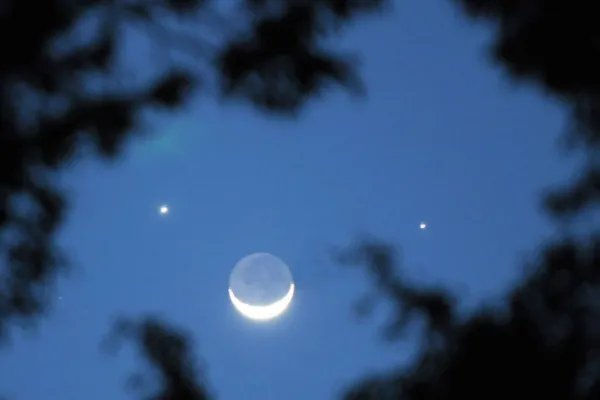 双星伴月连续两晚出现是怎么回事?
