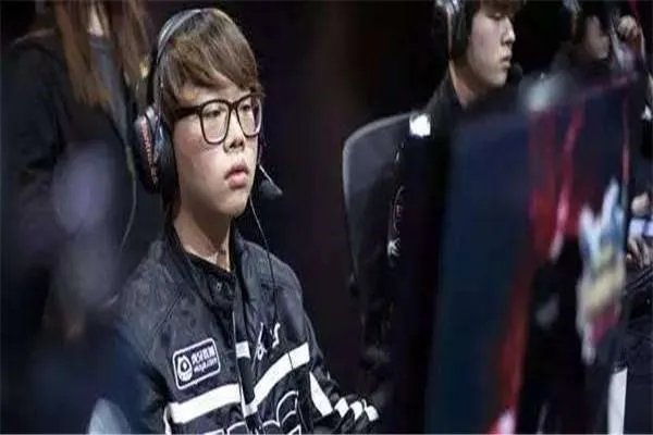 英雄联盟pawn退役,他为什么会那么早退役?