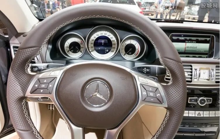 奔驰车主回应质疑 背后真相曝光后令网友十分震惊