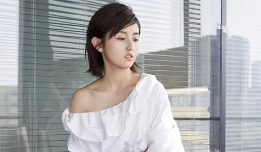 张子枫八卦罕见短裙照曝光：张子枫短裙颜值令人心动