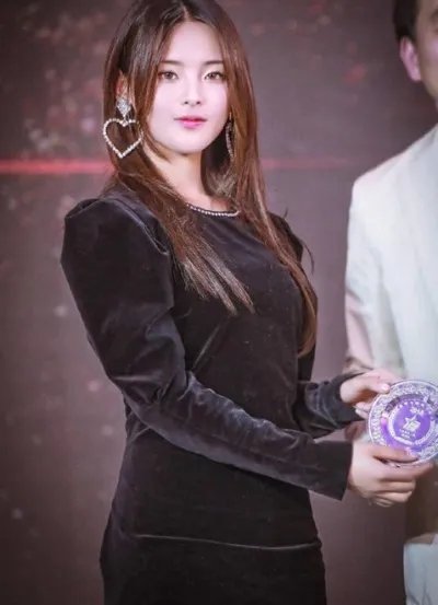 杨超越回应发胖是什么情况：杨超越胖后照片及发胖缘由