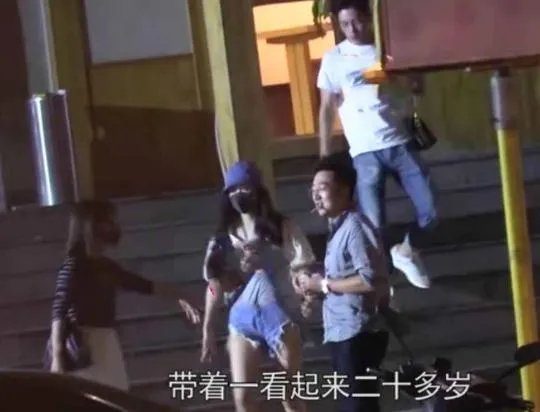 娄艺潇新恋情怎么回事:亲密搂抱画面始末疑似同居