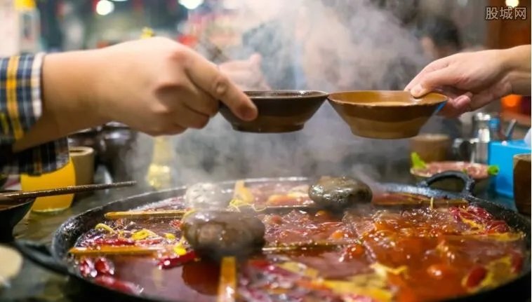 网红火锅店自查 小龙坎后厨曝光网友称辣眼睛