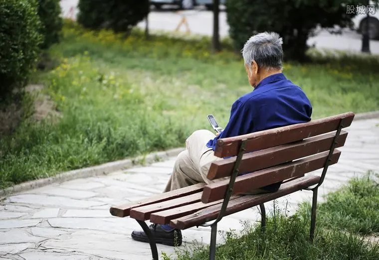 万人被骗近100亿 中老年人该如何预防金融诈骗