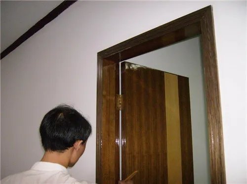 旧门如何翻新 旧门翻新的两种方法介绍