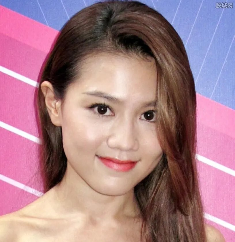 周秀娜拍床戏起反应 周秀娜拍戏照片曝光