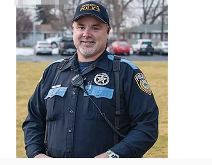 驾船钓鱼被撞翻是怎么回事?