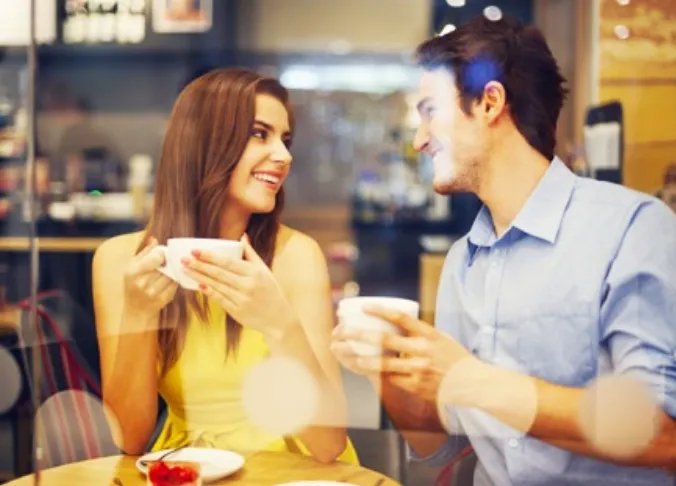 想找一个女人聊天，怎么先开口 主动找女生聊天聊什么