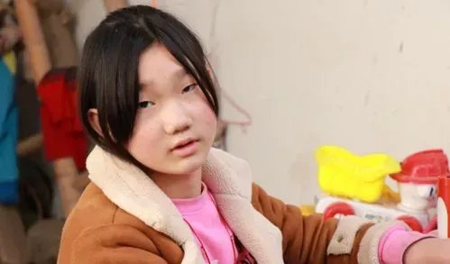 12岁女孩看自己5岁视频一脸惊讶,为何很多孩子不记得自己5岁时的样子?