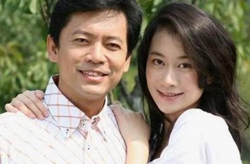 何政军妻子的图片 第一任老婆是温峥嵘吗