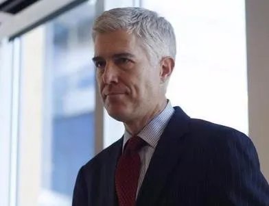 美参议院司法委员会是否通过对戈萨奇的最高法院大法官提名?