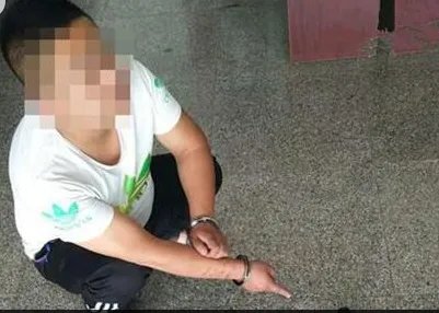 男子冒充交警查车是怎么回事？