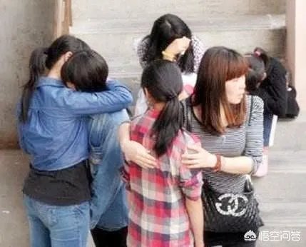 浙江5位初中女孩打工失联，民警经38小时国庆高速带回，你怎么看？