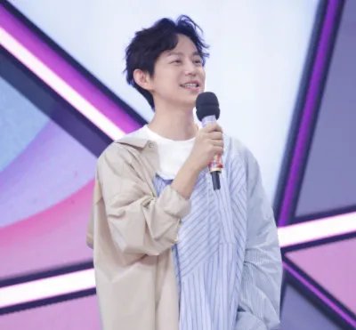 你如何看待何炅父亲关联公司严重违法失信这件事?