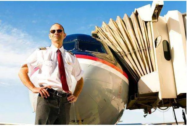 俄罗斯飞行员跳槽中国是因为拿高薪吗?