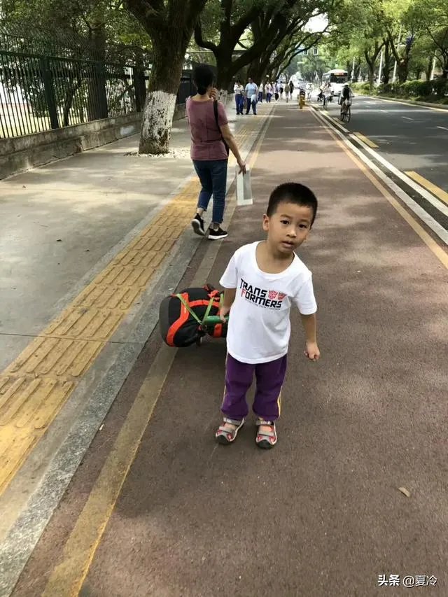 孩子人来疯该怎么办呀？