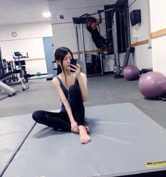 95后萌妹佛系暑假:林舟瑾长相清纯身材好(图)