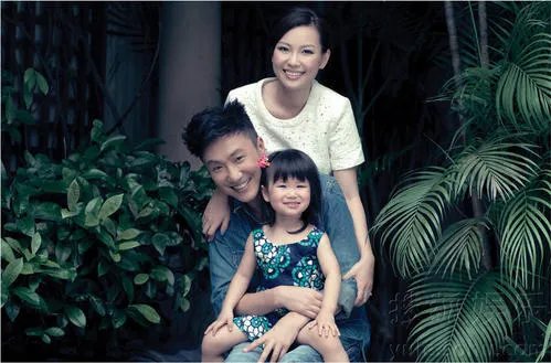 郑中基余思敏怎样认识的