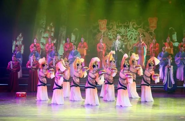 杭州西湖国风节演员掉下舞台，现场到底发生了什么？