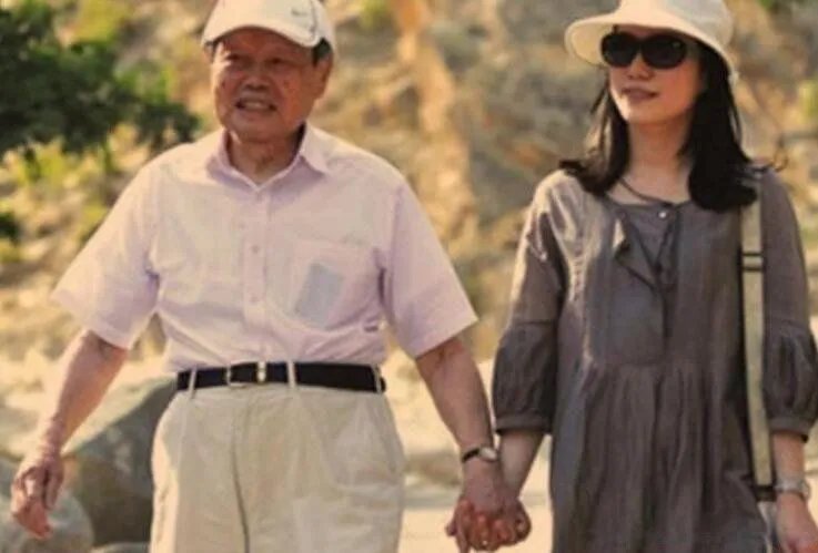 翁帆为杨振宁产下一子？ 喜得贵子只是谣言而已