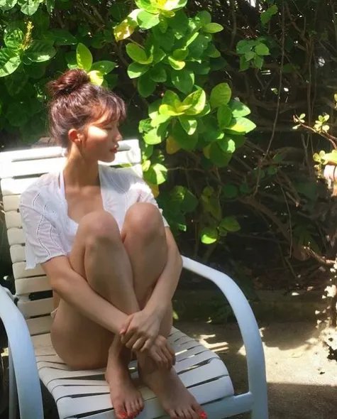 纤细腰枝却有惊人上围！日本人气美女小仓优香美图！