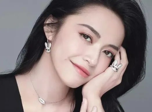 姚晨和曹郁是什么关系?曹郁得过奖吗?