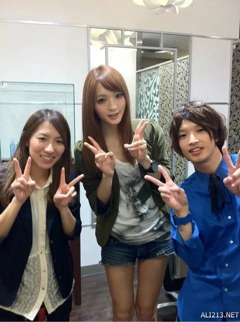 每日福利大放送 长腿模特佐藤かよ大秀惹火身材